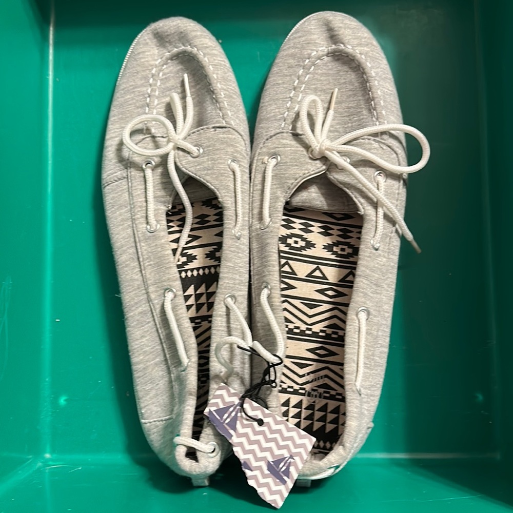 New with tags loafer t-shirt fabric shoes